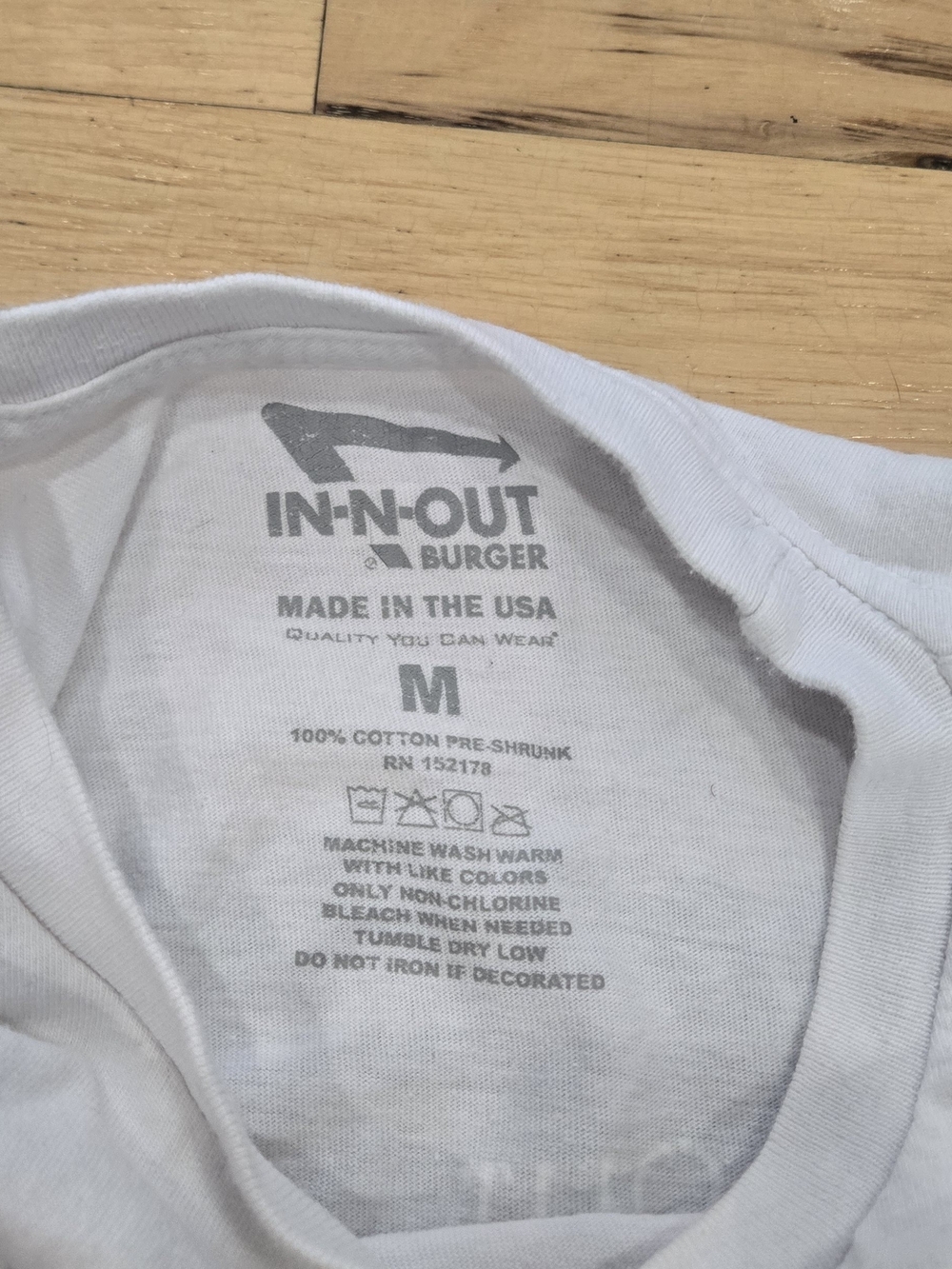 In-N-Out Hamburgers California Logo White Short Sleeve Tee Size M - Picture 4 of 6
